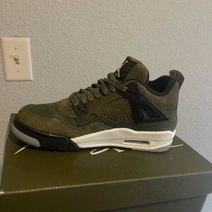 Air Jordan Retro 4 SE Big Kids Size 6.5
Never Worn
Comes With Box